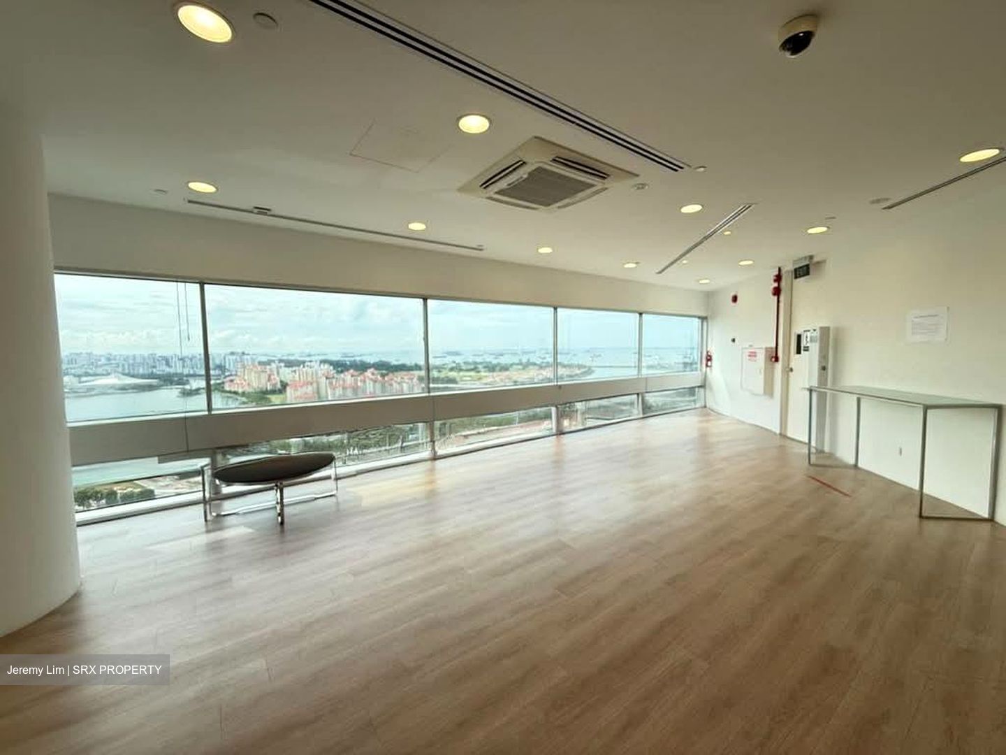 Gateway East (D7), Office #565782831
